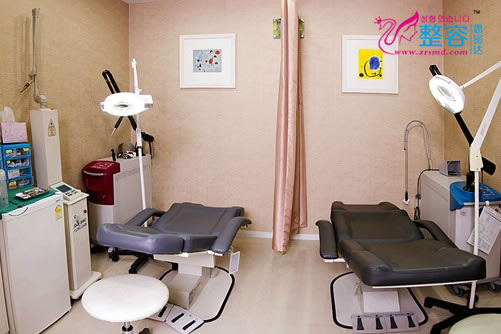 韩国MIZ整形外科医院激光美肤室