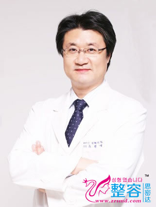 愈眩在 韩国Beauty Line整形外科医院整形医生