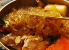 韩国传统料理 安东炖鸡